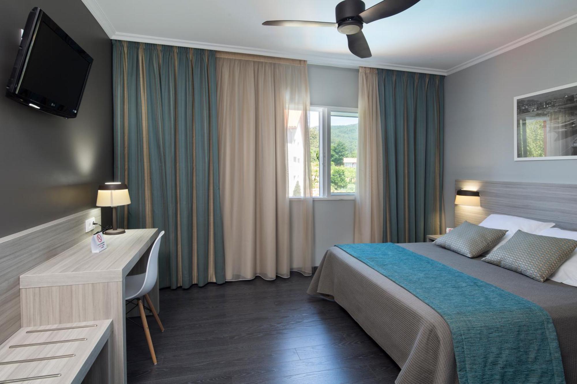 Hotel Комбарро Экстерьер фото