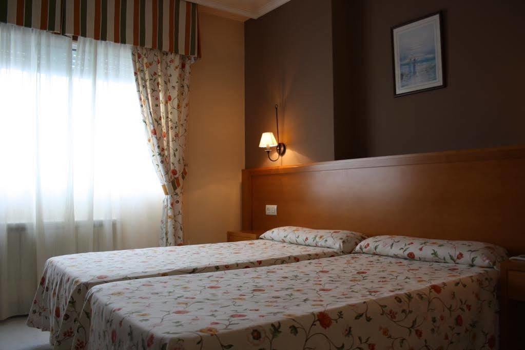 Hotel Комбарро Экстерьер фото