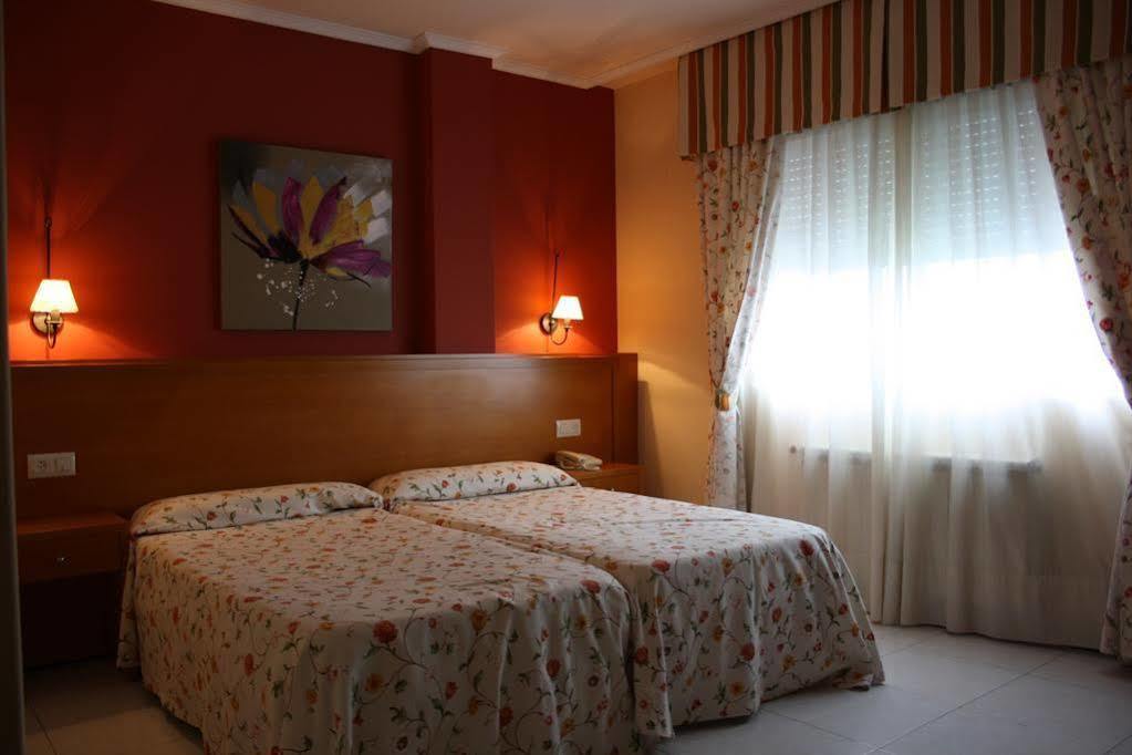 Hotel Комбарро Экстерьер фото